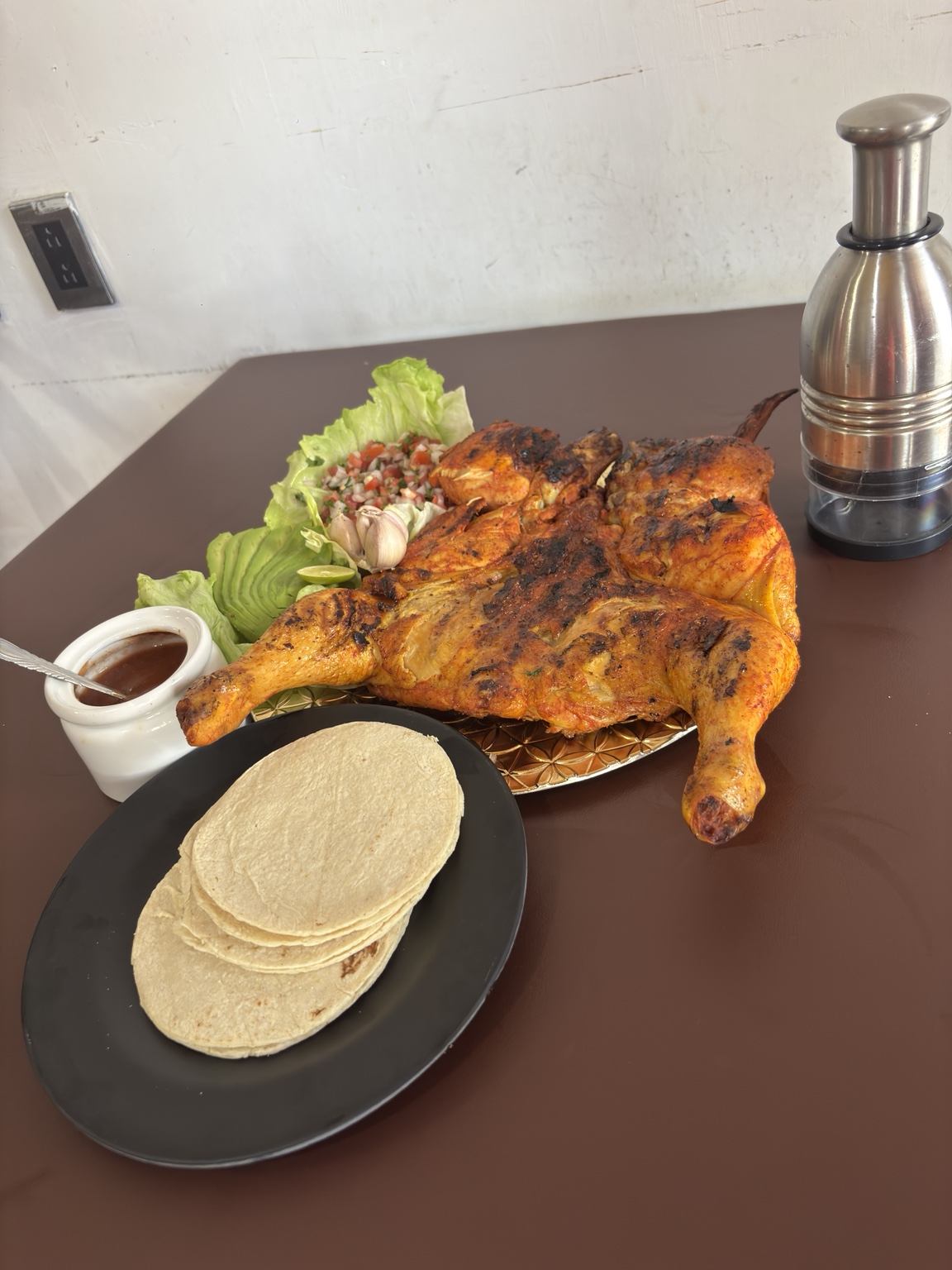 Pollo grande asado de Pollos Asados El Chispa en Villahermosa